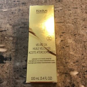 Lightweight oil for revived hair